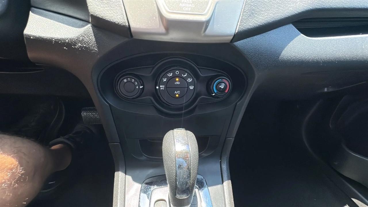 Ford Fiesta 5dr HB SE 2012