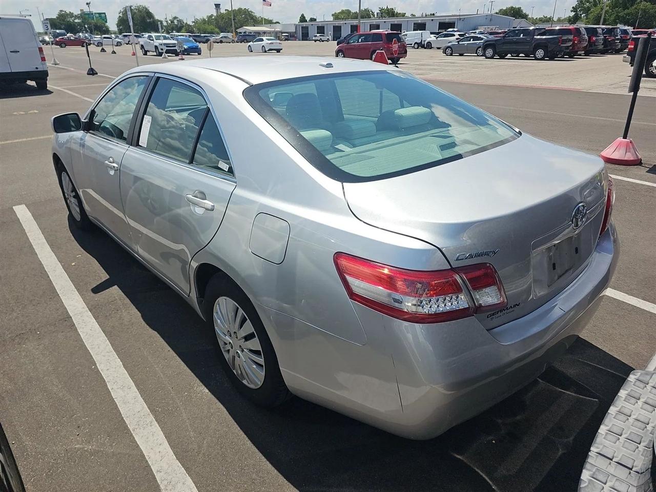 Toyota Camry 4dr Sdn I4 Man (Natl) 2010