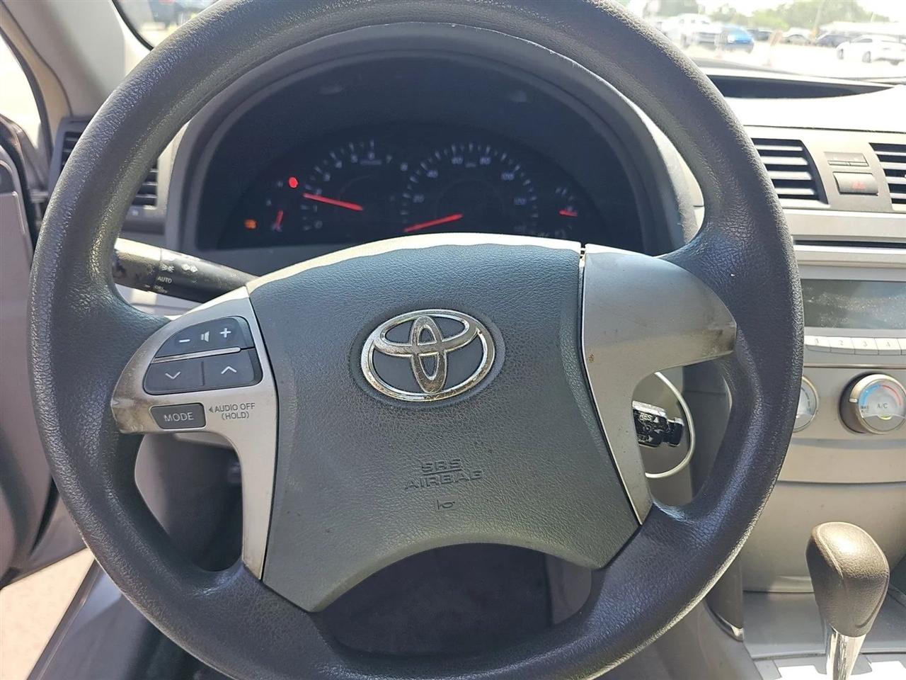 Toyota Camry 4dr Sdn I4 Man (Natl) 2010