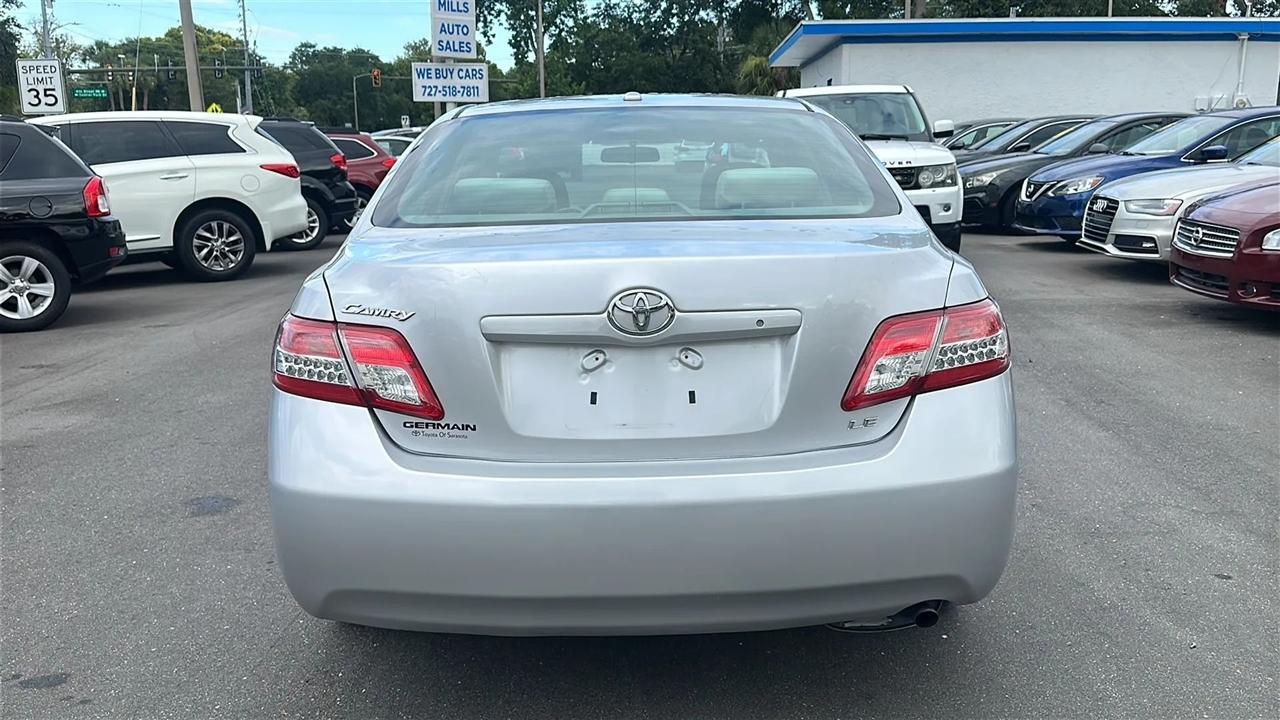 Toyota Camry 4dr Sdn I4 Man (Natl) 2010