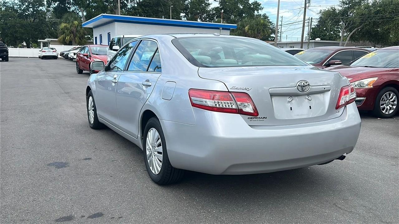 Toyota Camry 4dr Sdn I4 Man (Natl) 2010
