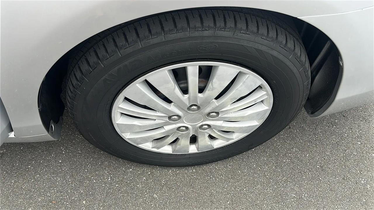 Toyota Camry 4dr Sdn I4 Man (Natl) 2010