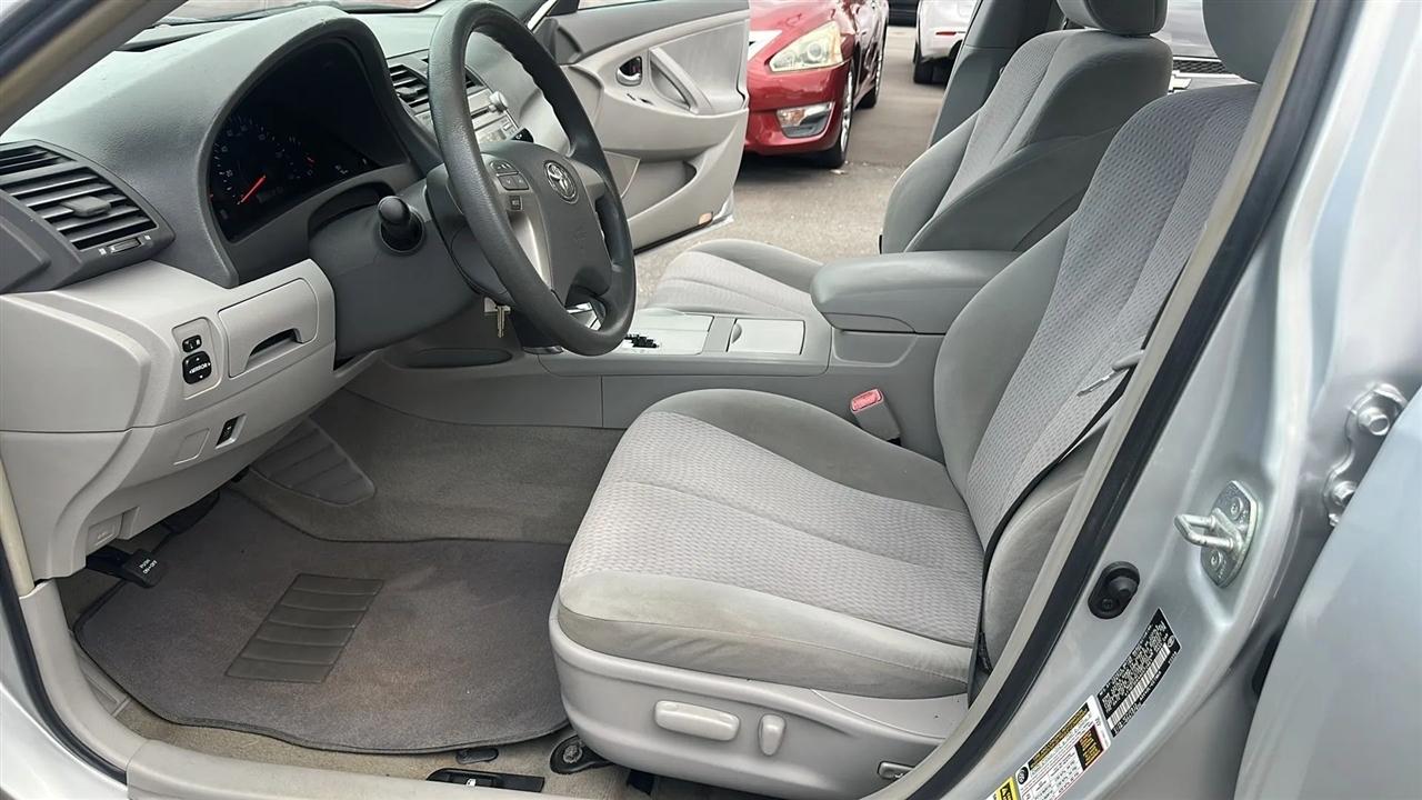 Toyota Camry 4dr Sdn I4 Man (Natl) 2010