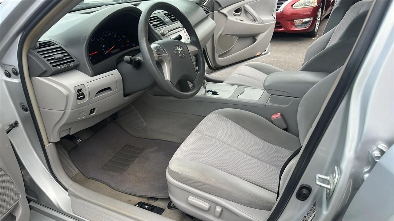 Toyota Camry 4dr Sdn I4 Man (Natl) 2010