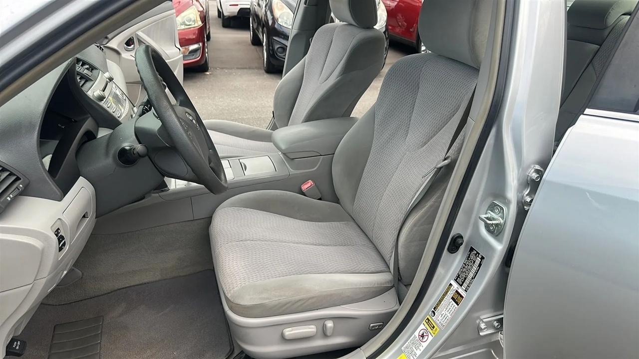 Toyota Camry 4dr Sdn I4 Man (Natl) 2010