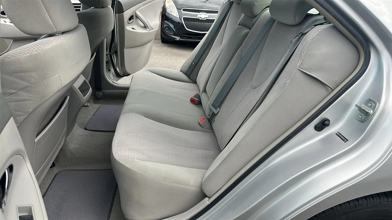 Toyota Camry 4dr Sdn I4 Man (Natl) 2010