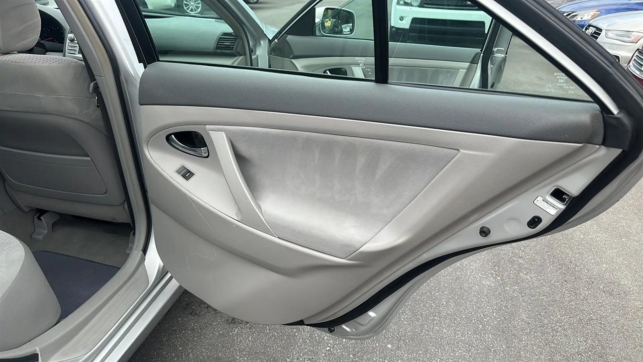 Toyota Camry 4dr Sdn I4 Man (Natl) 2010