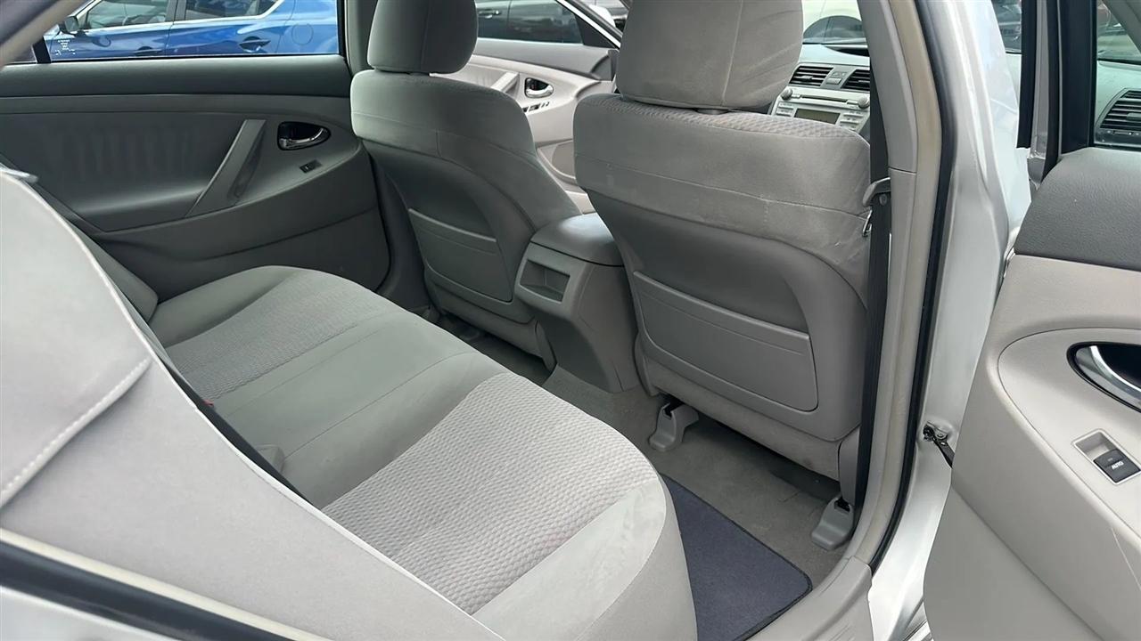 Toyota Camry 4dr Sdn I4 Man (Natl) 2010