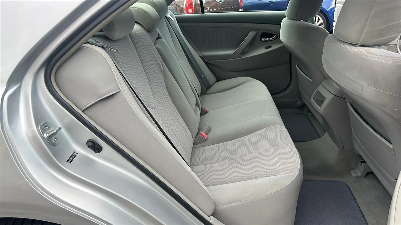 Toyota Camry 4dr Sdn I4 Man (Natl) 2010