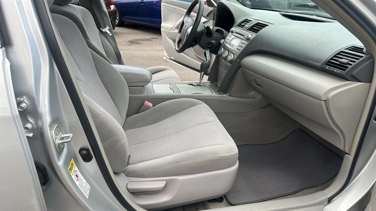 Toyota Camry 4dr Sdn I4 Man (Natl) 2010