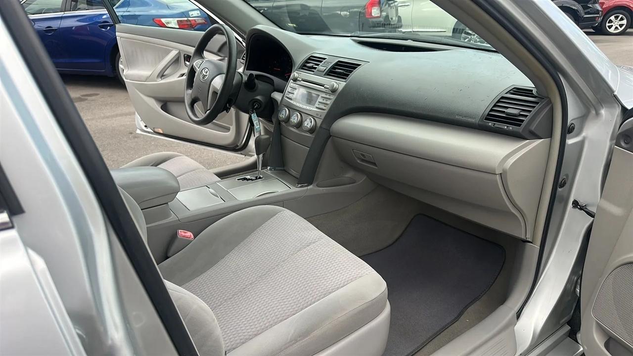 Toyota Camry 4dr Sdn I4 Man (Natl) 2010