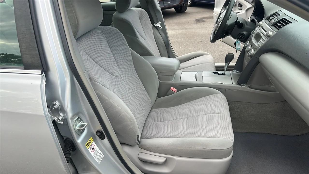 Toyota Camry 4dr Sdn I4 Man (Natl) 2010