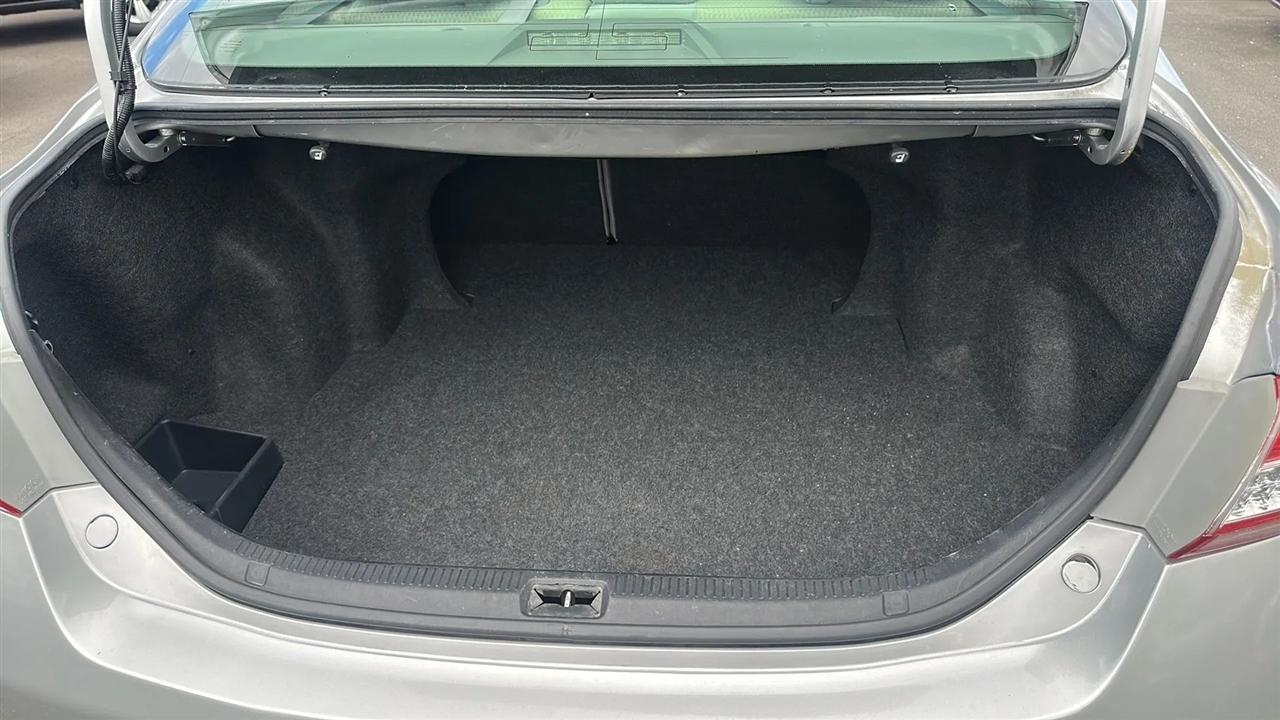 Toyota Camry 4dr Sdn I4 Man (Natl) 2010