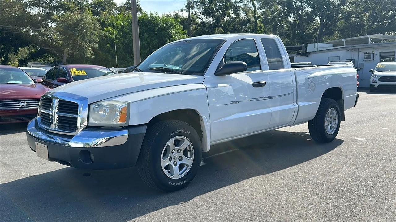 Dodge Dakota 2dr Club Cab 131" WB SLT 2005