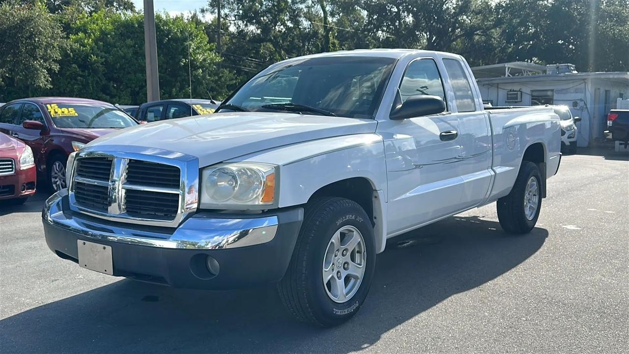 Dodge Dakota 2dr Club Cab 131" WB SLT 2005
