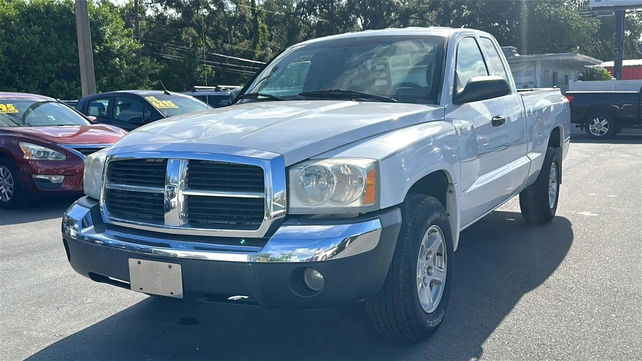 Dodge Dakota 2dr Club Cab 131" WB SLT 2005