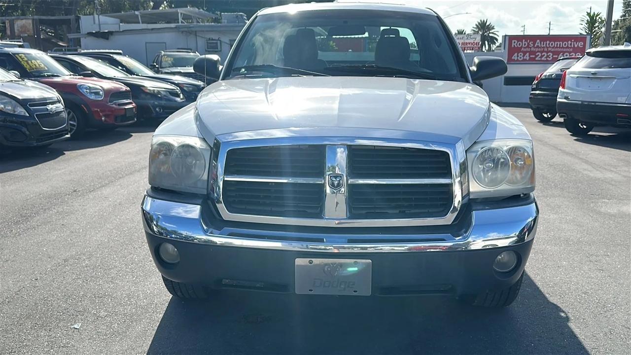 Dodge Dakota 2dr Club Cab 131" WB SLT 2005