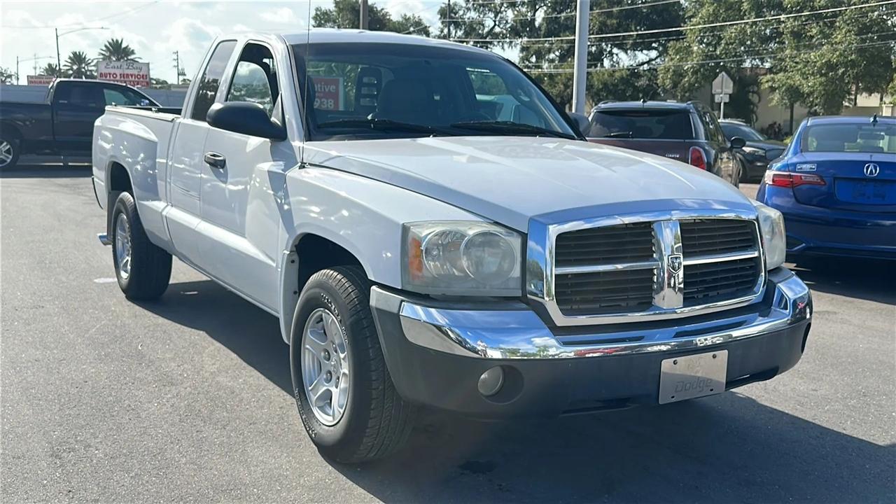 Dodge Dakota 2dr Club Cab 131" WB SLT 2005