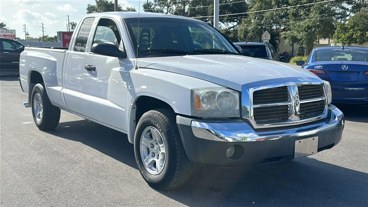 Dodge Dakota 2dr Club Cab 131" WB SLT 2005
