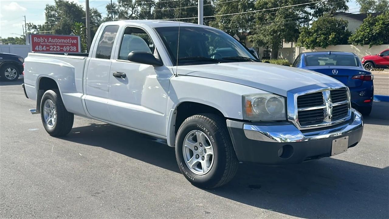 Dodge Dakota 2dr Club Cab 131" WB SLT 2005