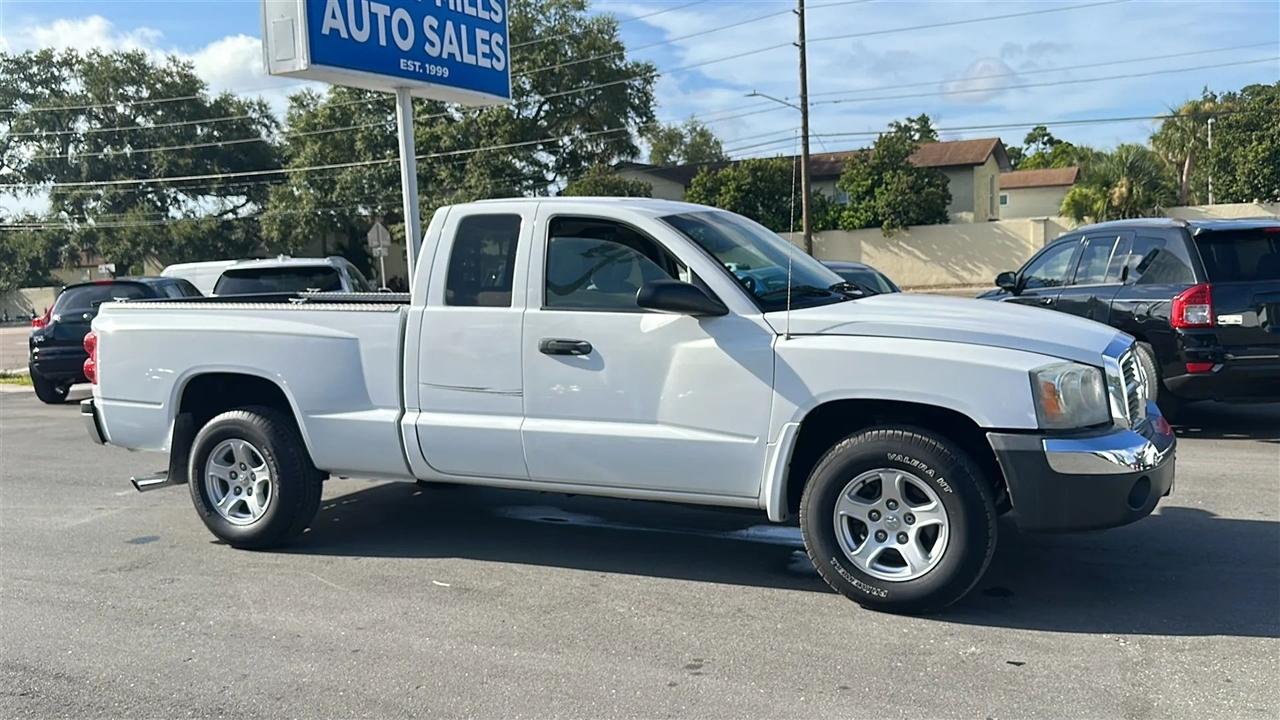 Dodge Dakota 2dr Club Cab 131" WB SLT 2005