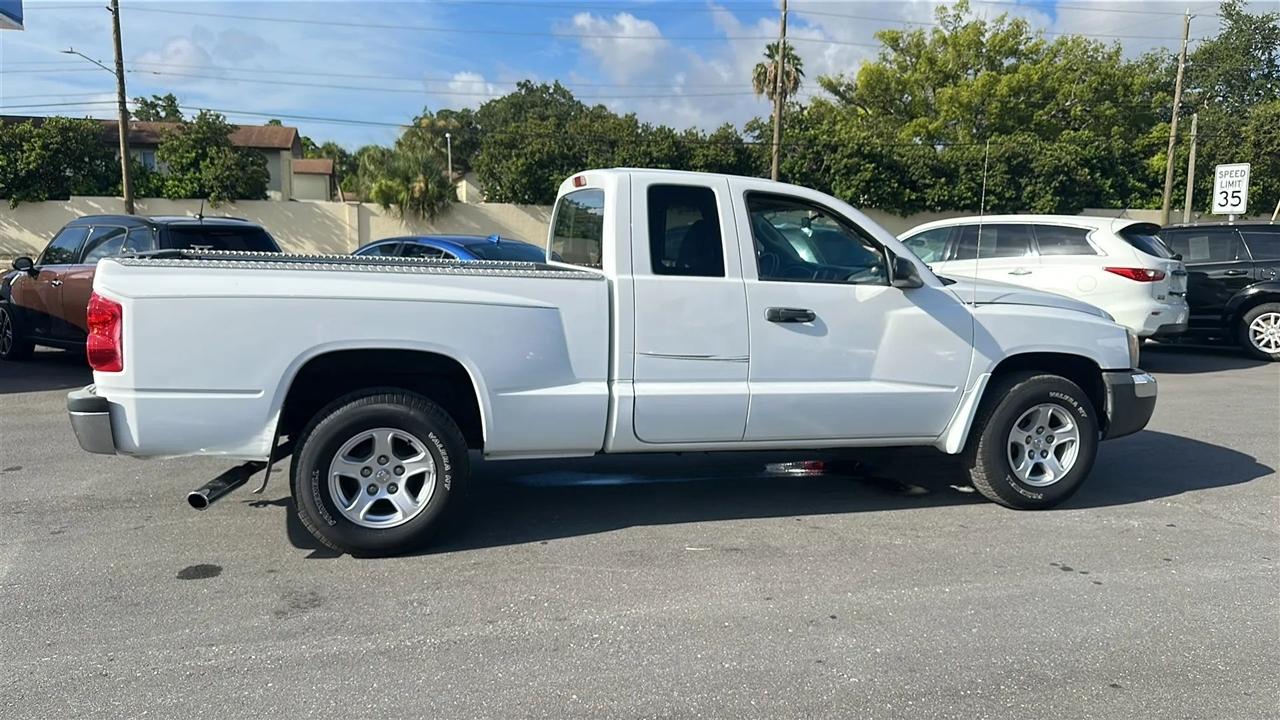 Dodge Dakota 2dr Club Cab 131" WB SLT 2005