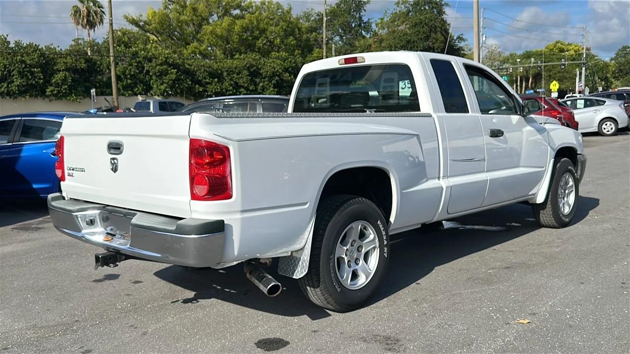 Dodge Dakota 2dr Club Cab 131" WB SLT 2005