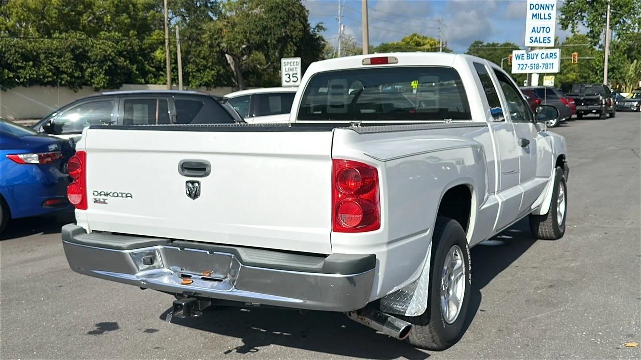 Dodge Dakota 2dr Club Cab 131" WB SLT 2005