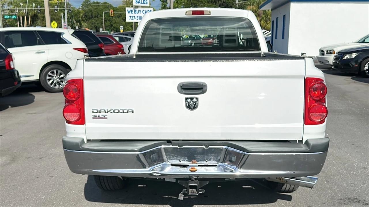 Dodge Dakota 2dr Club Cab 131" WB SLT 2005
