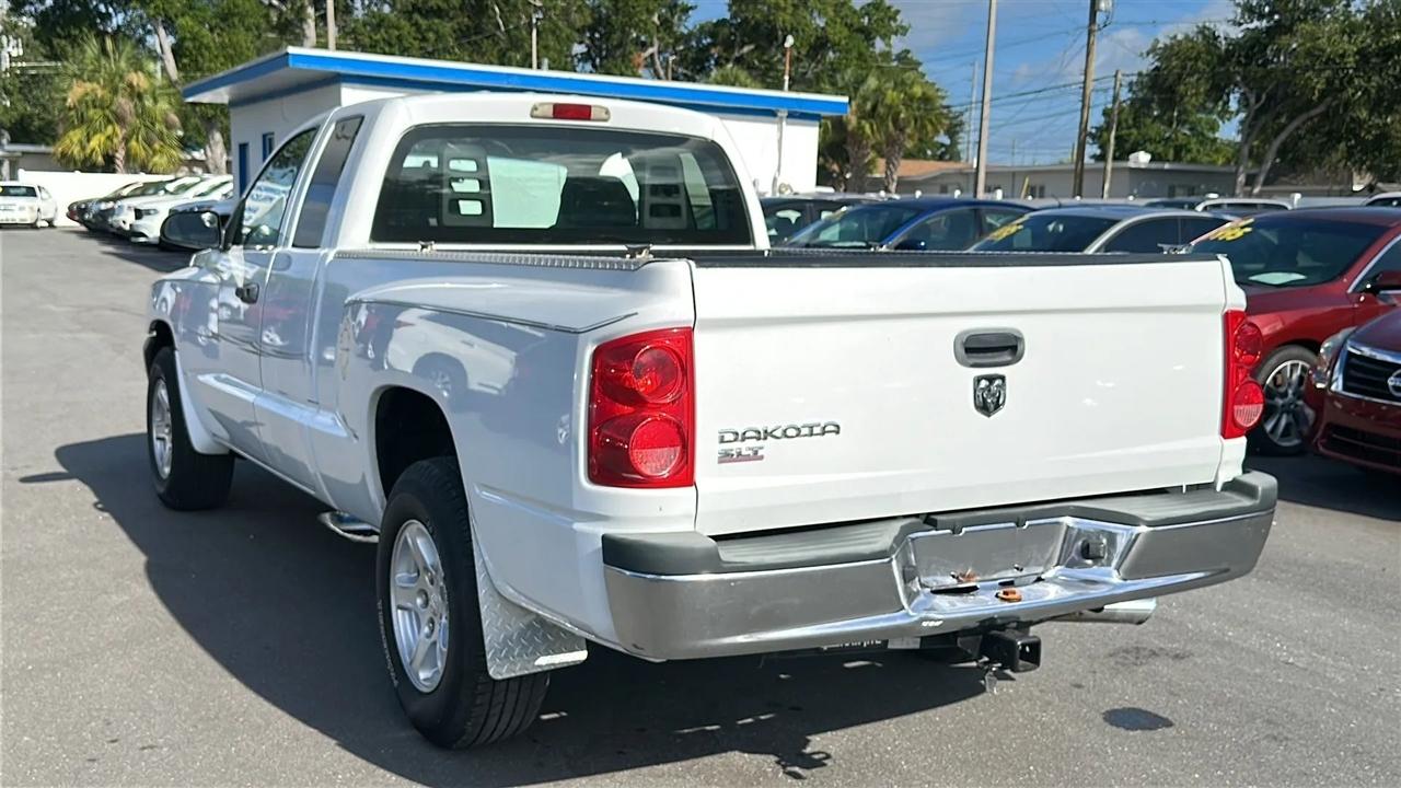 Dodge Dakota 2dr Club Cab 131" WB SLT 2005