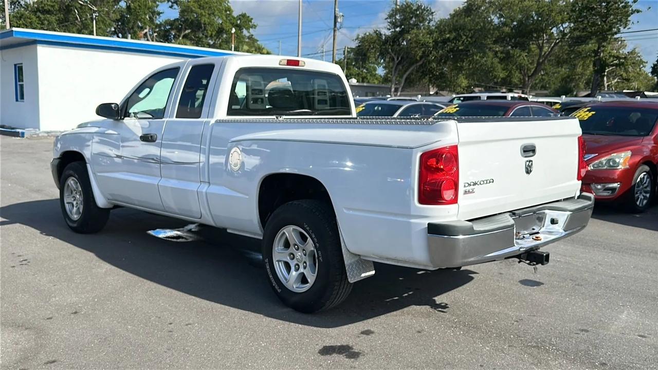 Dodge Dakota 2dr Club Cab 131" WB SLT 2005