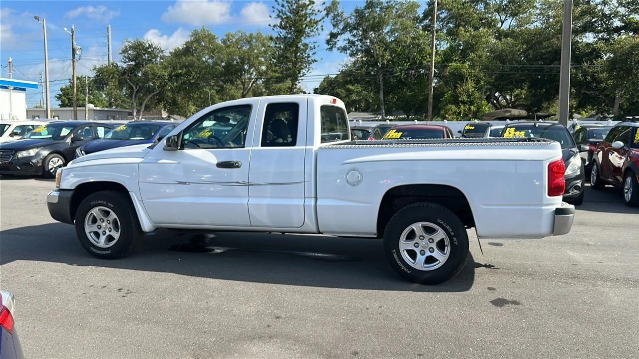 Dodge Dakota 2dr Club Cab 131" WB SLT 2005