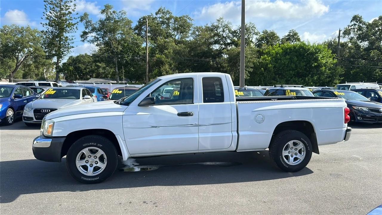 Dodge Dakota 2dr Club Cab 131" WB SLT 2005