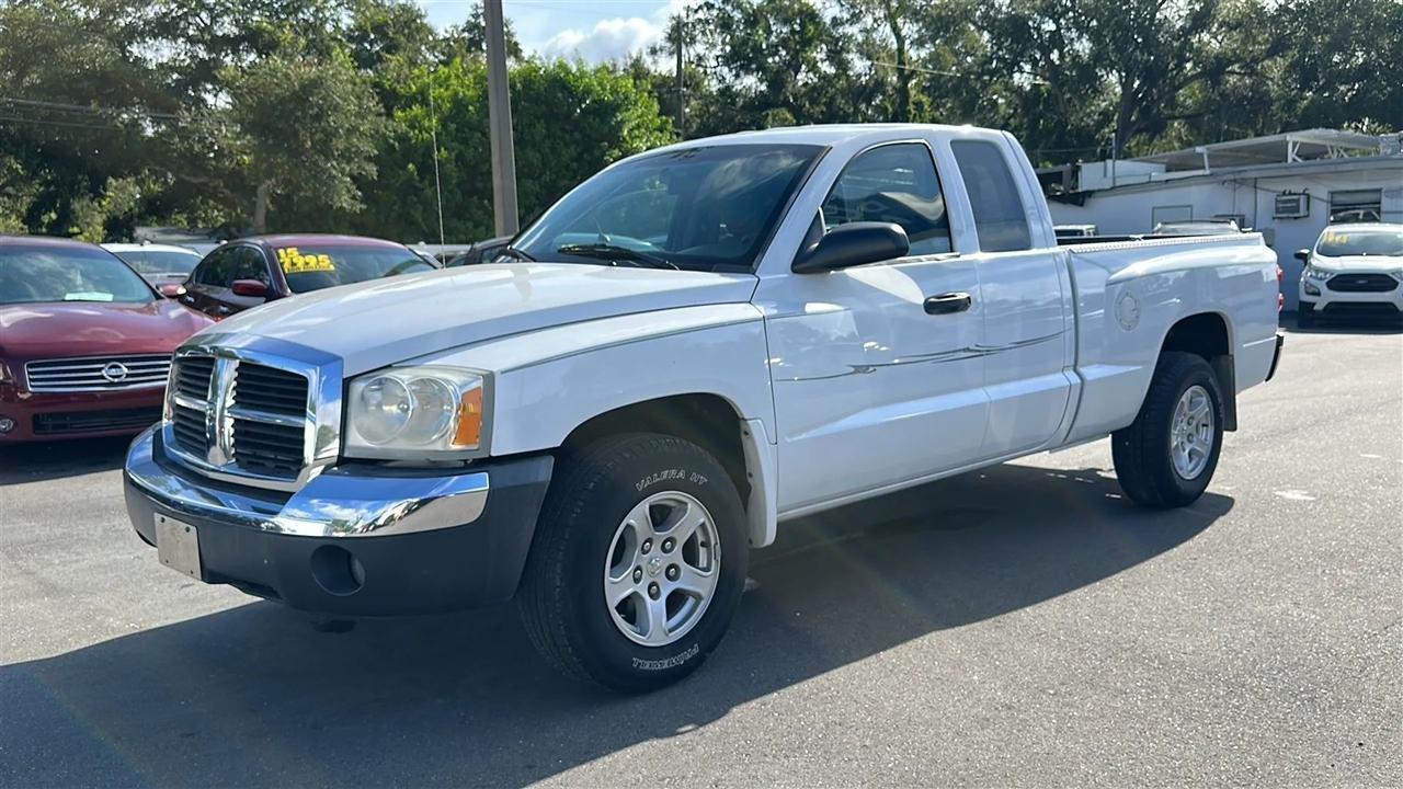 Dodge Dakota 2dr Club Cab 131" WB SLT 2005