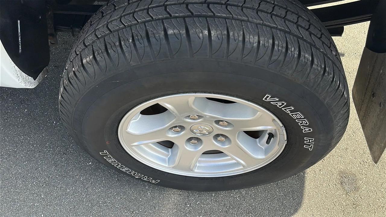Dodge Dakota 2dr Club Cab 131" WB SLT 2005