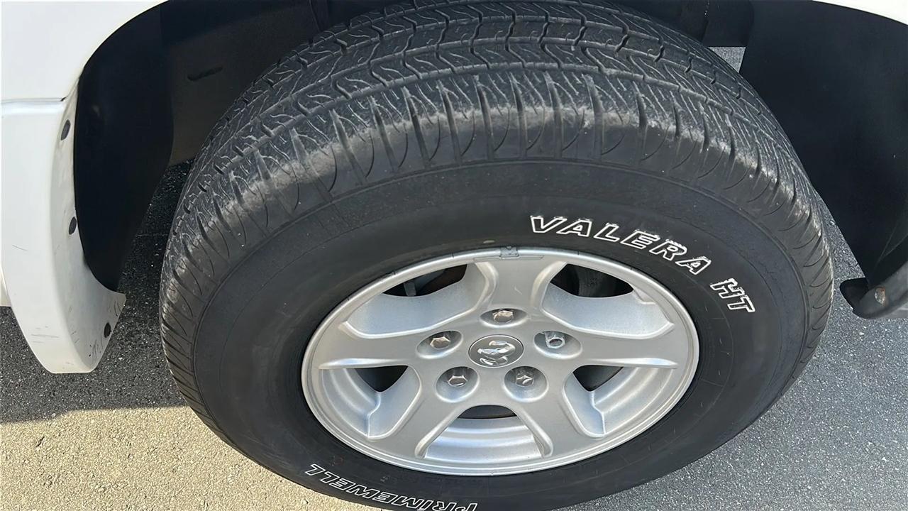 Dodge Dakota 2dr Club Cab 131" WB SLT 2005
