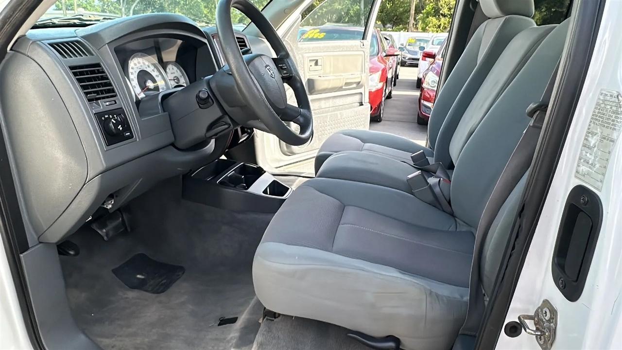 Dodge Dakota 2dr Club Cab 131" WB SLT 2005