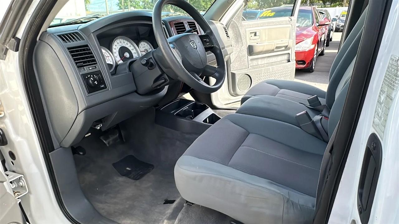 Dodge Dakota 2dr Club Cab 131" WB SLT 2005