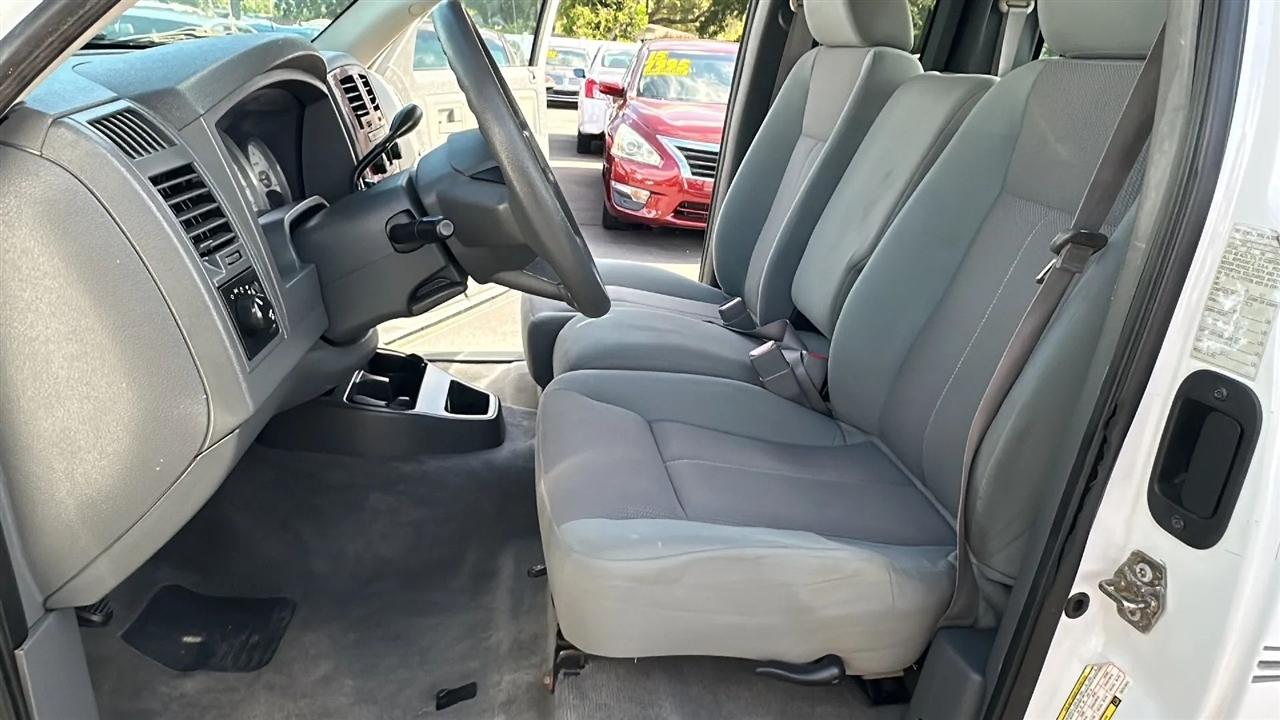 Dodge Dakota 2dr Club Cab 131" WB SLT 2005