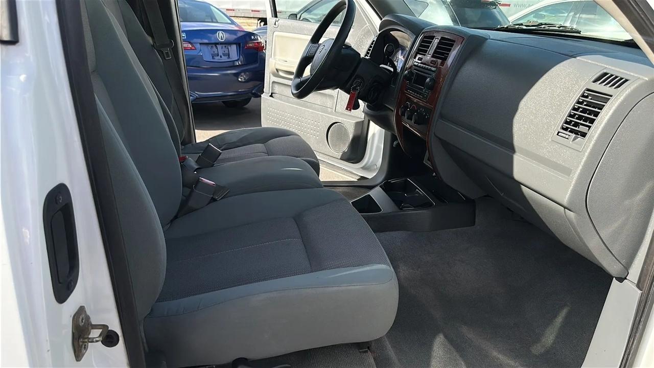 Dodge Dakota 2dr Club Cab 131" WB SLT 2005