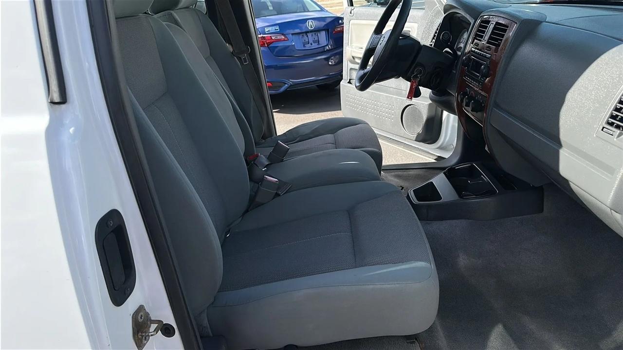 Dodge Dakota 2dr Club Cab 131" WB SLT 2005
