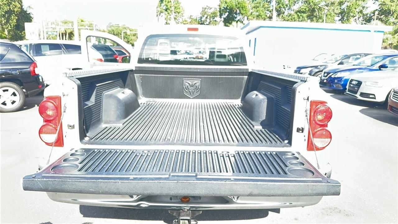 Dodge Dakota 2dr Club Cab 131" WB SLT 2005