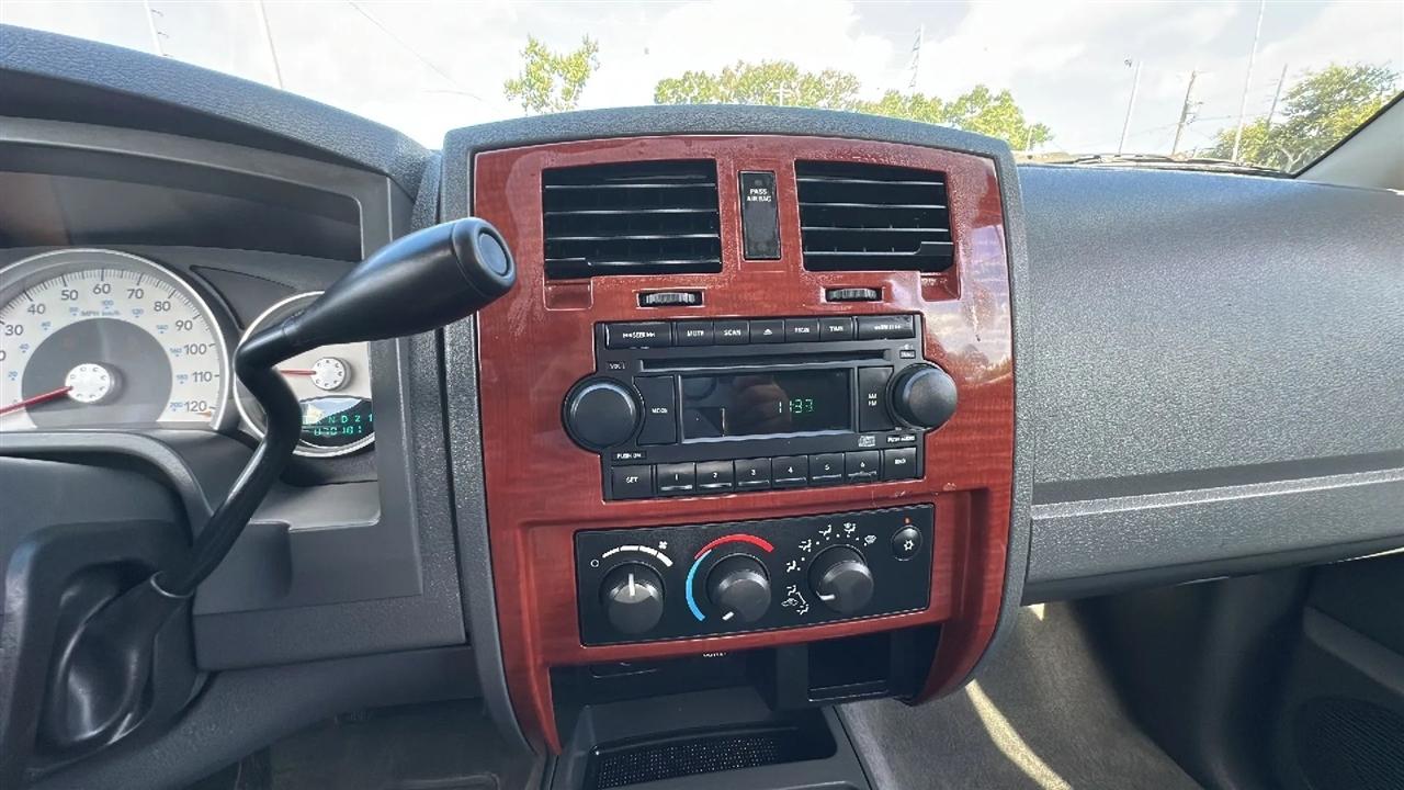 Dodge Dakota 2dr Club Cab 131" WB SLT 2005