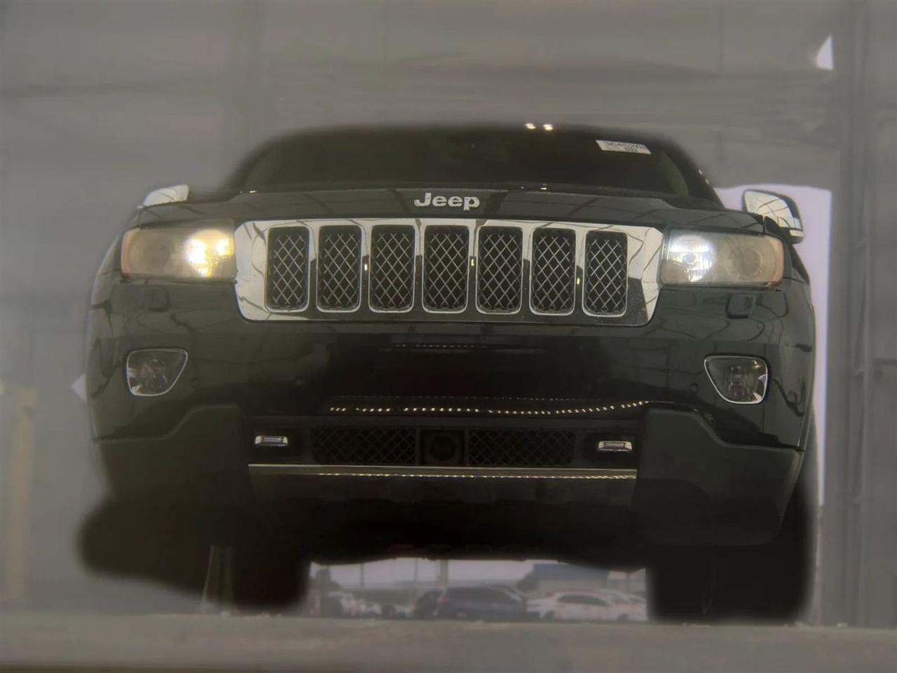 Jeep Grand Cherokee 4WD 4dr Overland Summit 2013
