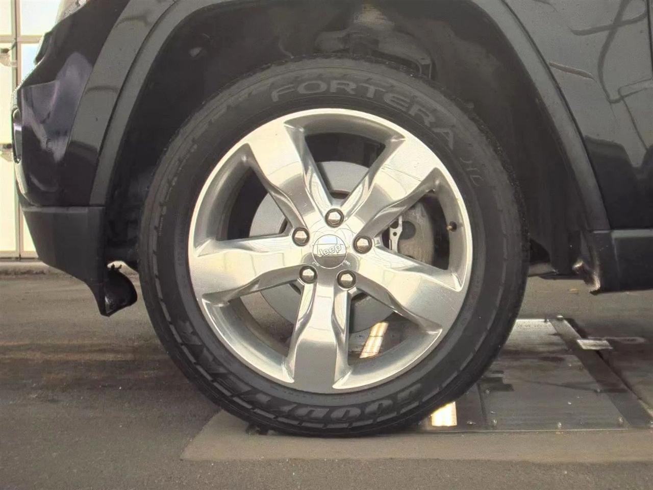 Jeep Grand Cherokee 4WD 4dr Overland Summit 2013
