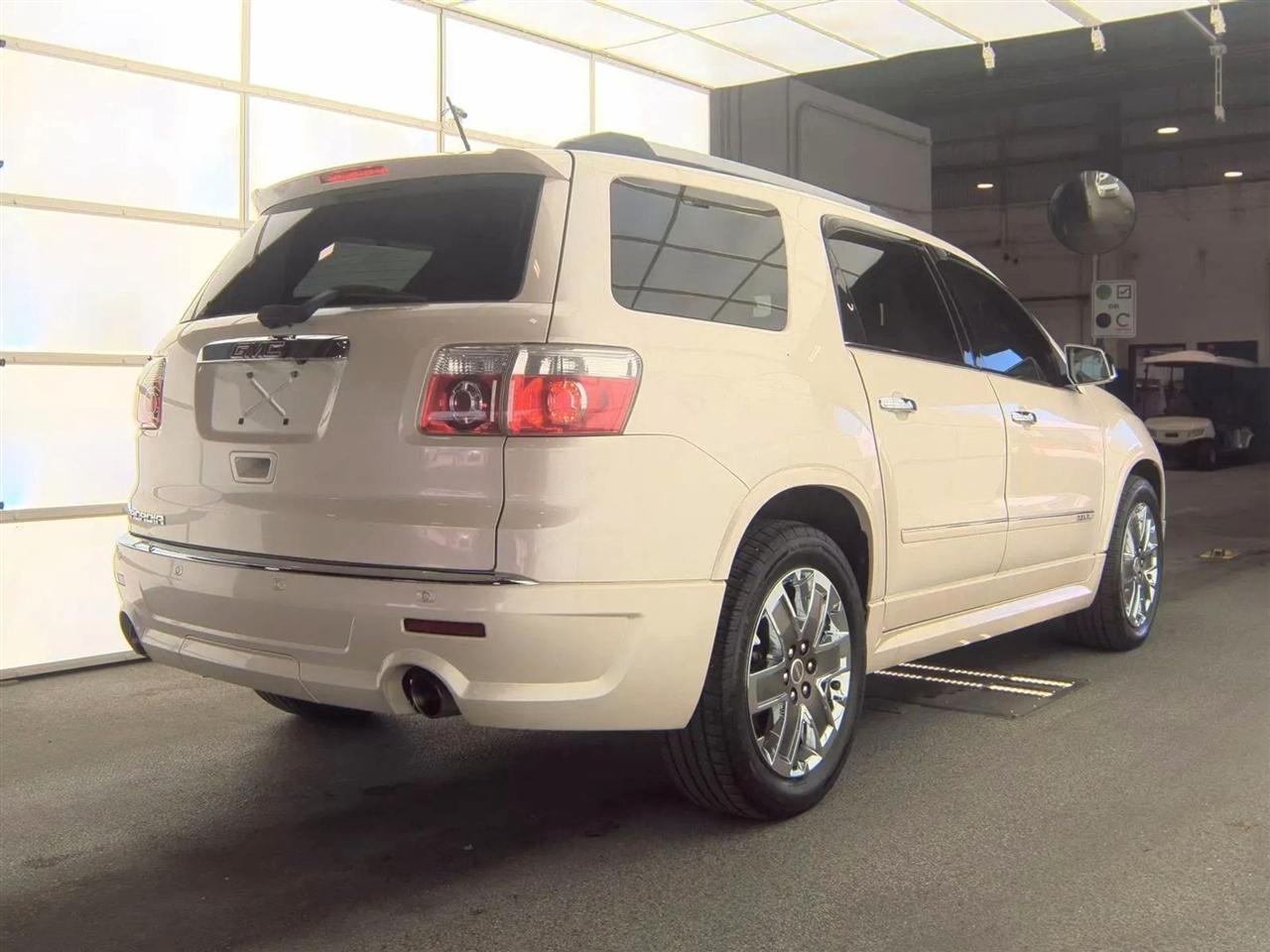 GMC Acadia FWD 4dr Denali 2012