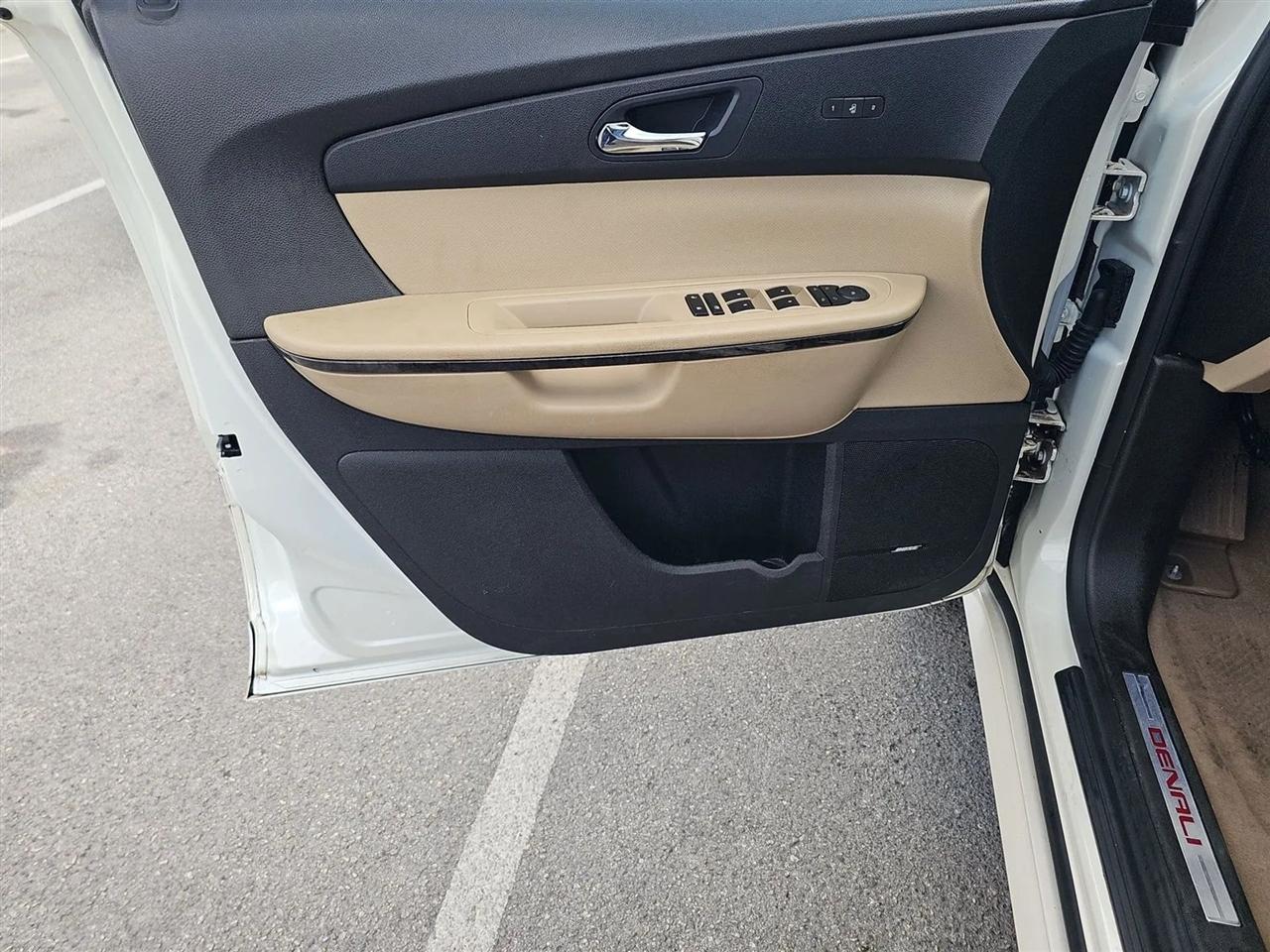 GMC Acadia FWD 4dr Denali 2012