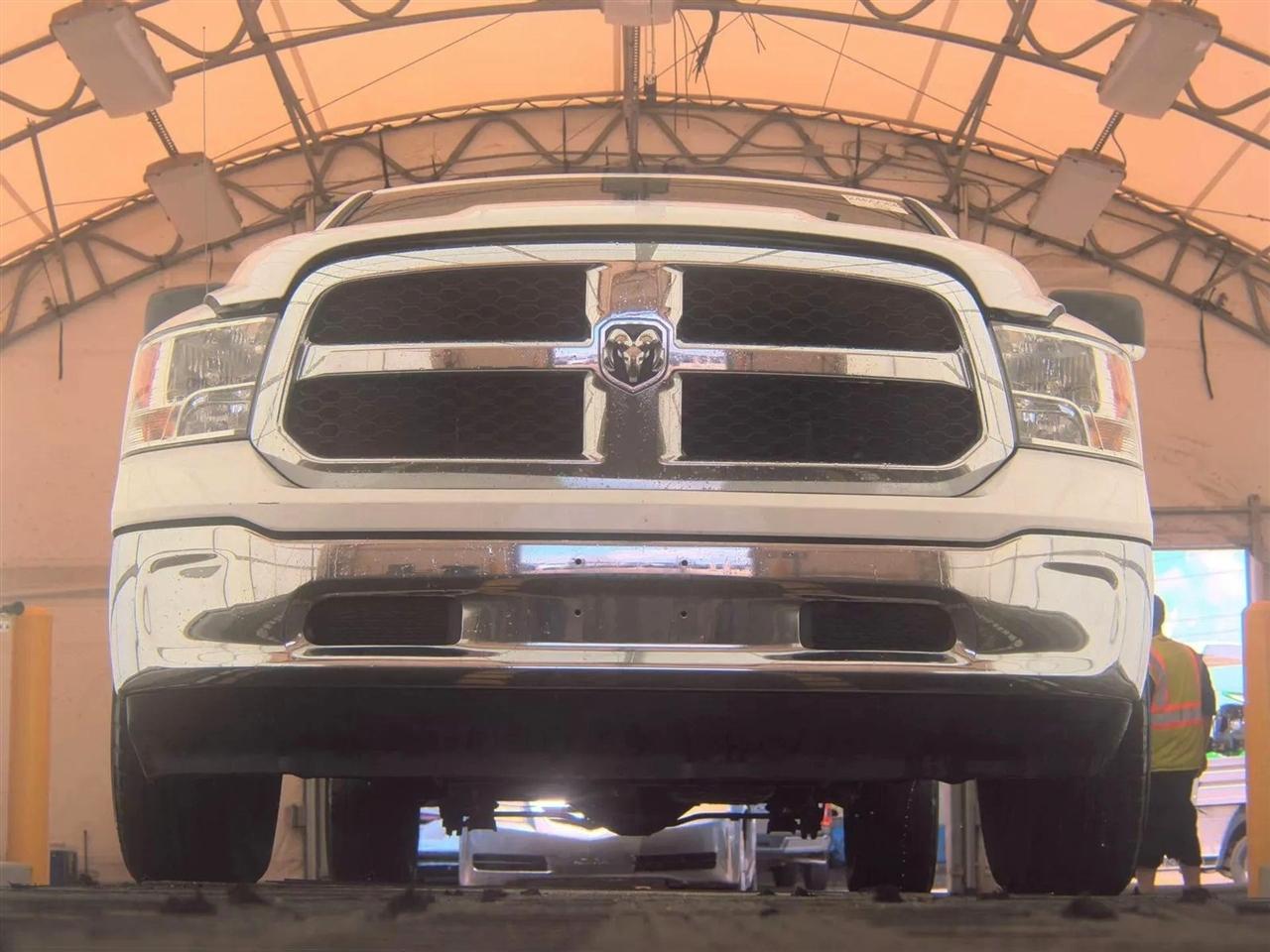 RAM 1500 Classic SLT 4x4 Crew Cab 5'7" Box 2019
