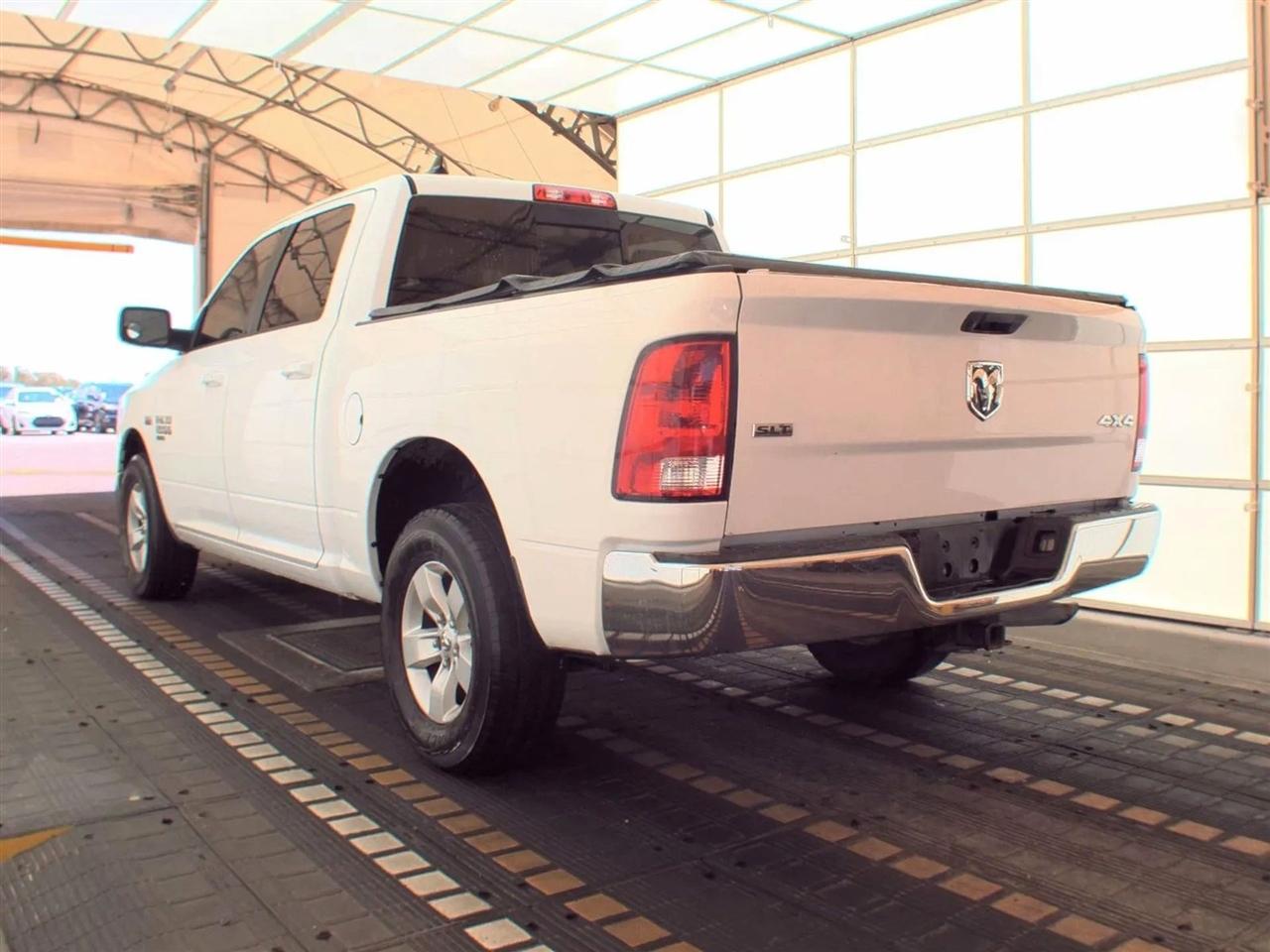 RAM 1500 Classic SLT 4x4 Crew Cab 5'7" Box 2019