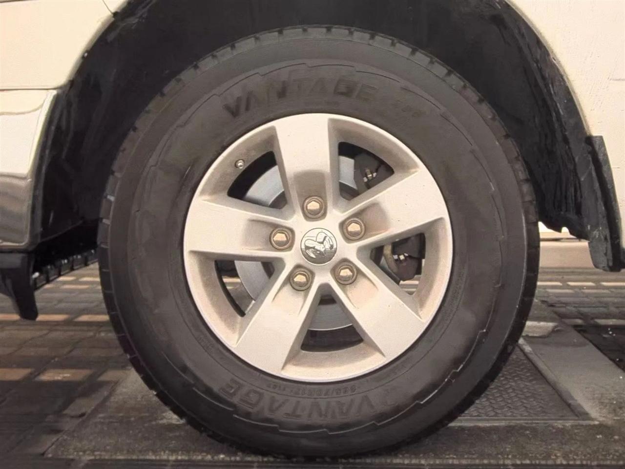 RAM 1500 Classic SLT 4x4 Crew Cab 5'7" Box 2019